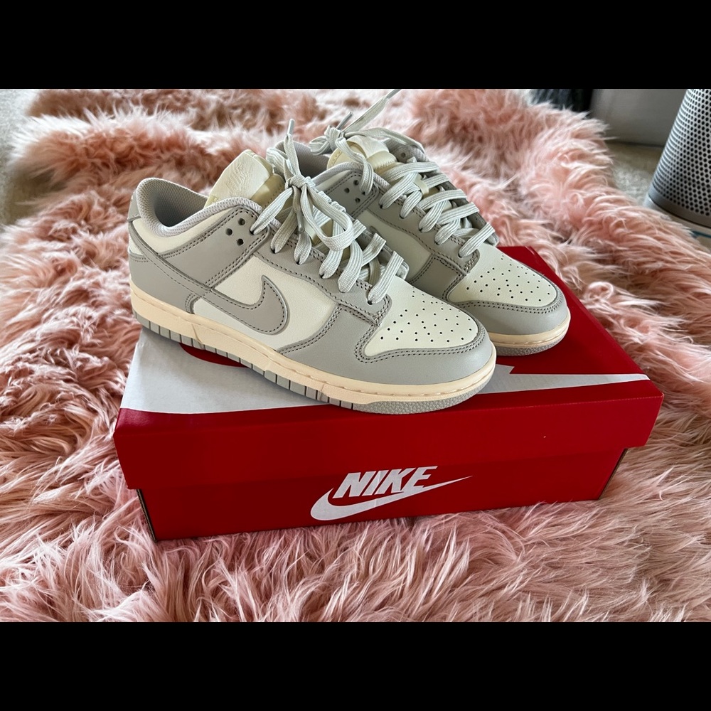 Nike dunk low- sail/ light bone